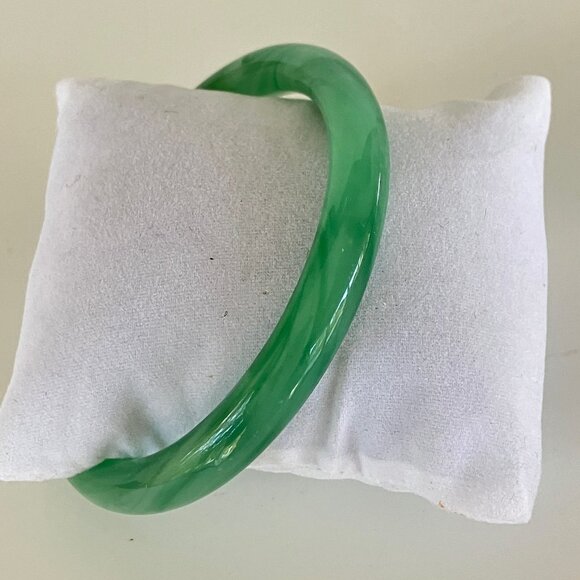 Vintage Small Jade Bangle Bracelet - Picture 12 of 13
